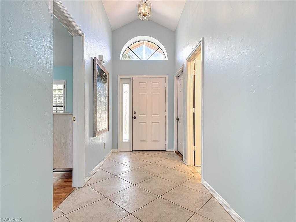 1342 Park Lake Dr - Photo 3 of 37