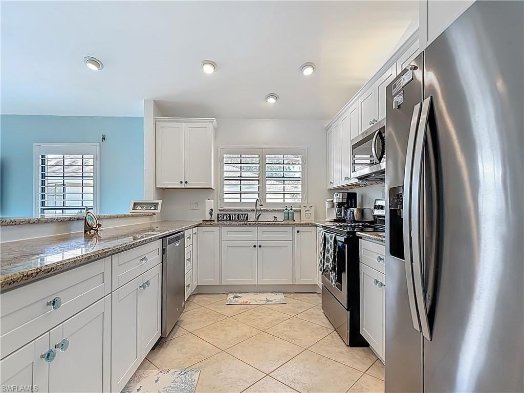 1342 Park Lake Dr - Photo 4 of 37