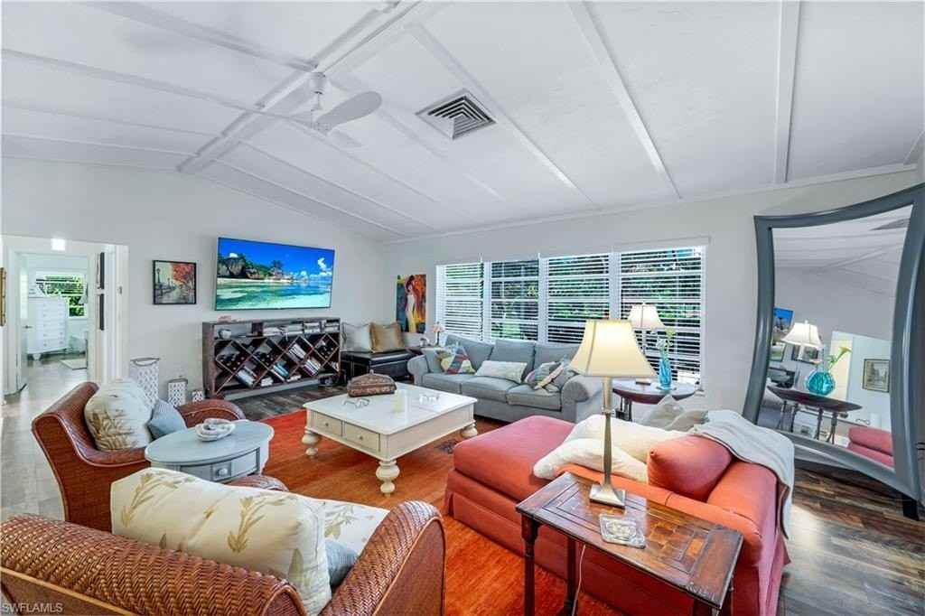 1382 Jamaica Rd - Photo 3 of 27