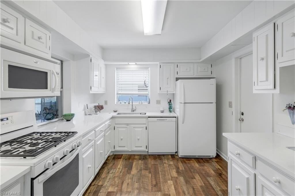 1382 Jamaica Rd - Photo 4 of 27