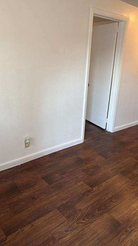 1111 West Reynolds Street - Photo 2 of 4