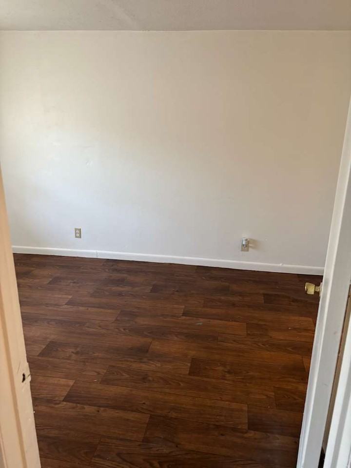 1111 West Reynolds Street - Photo 3 of 4