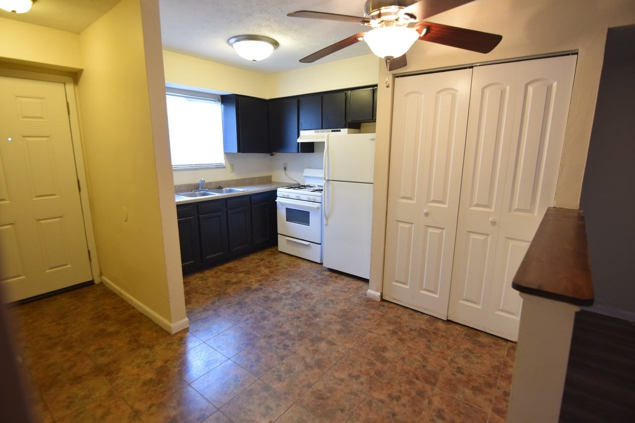 1271 Summit Street - Photo 2 of 11