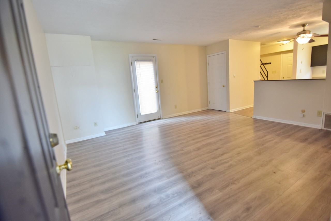 1271 Summit Street - Photo 3 of 11