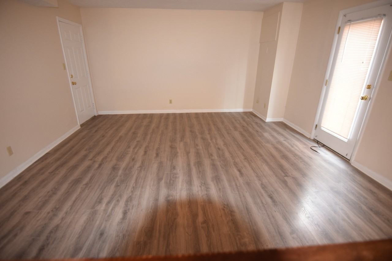 1271 Summit Street - Photo 4 of 11