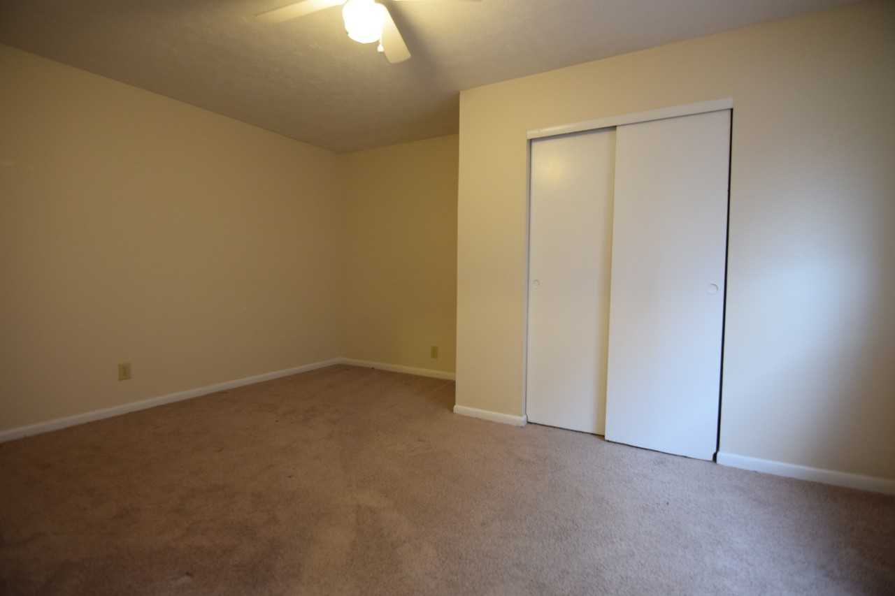 1271 Summit Street - Photo 7 of 11