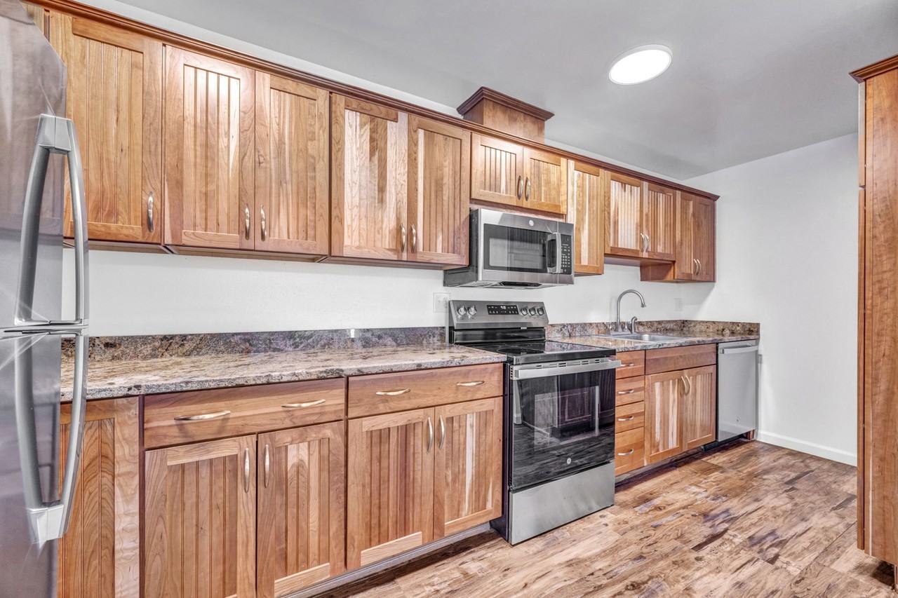 York Way 1640 - Photo 2 of 27