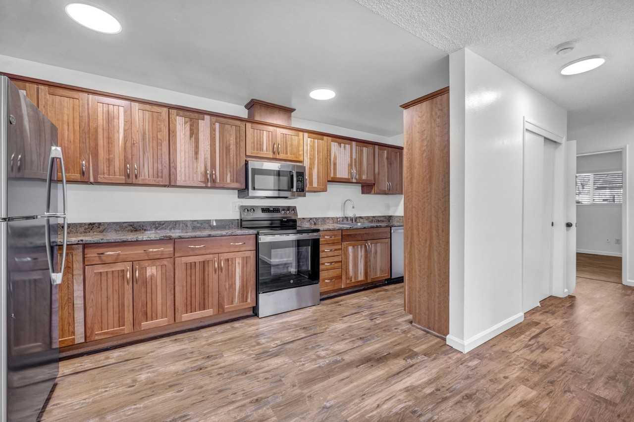 York Way 1640 - Photo 5 of 27