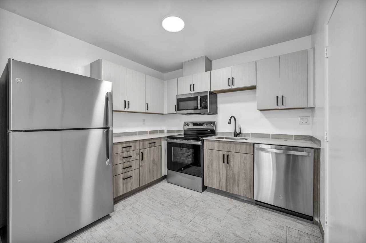 York Way 1642 - Photo 3 of 28