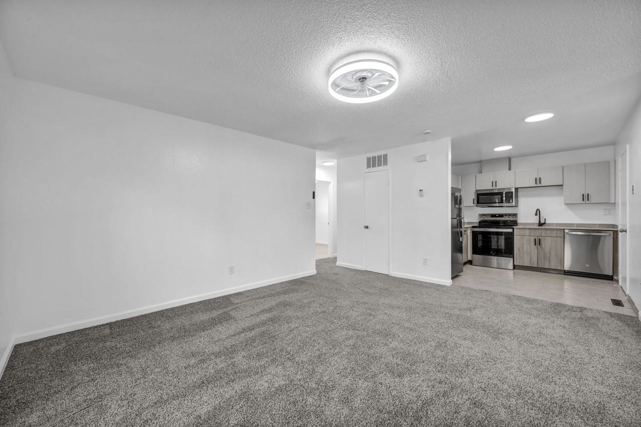 York Way 1642 - Photo 7 of 28