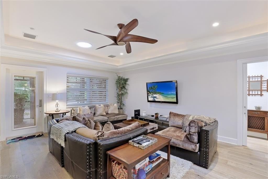 1199 9th Ave N - Photo 5 of 24