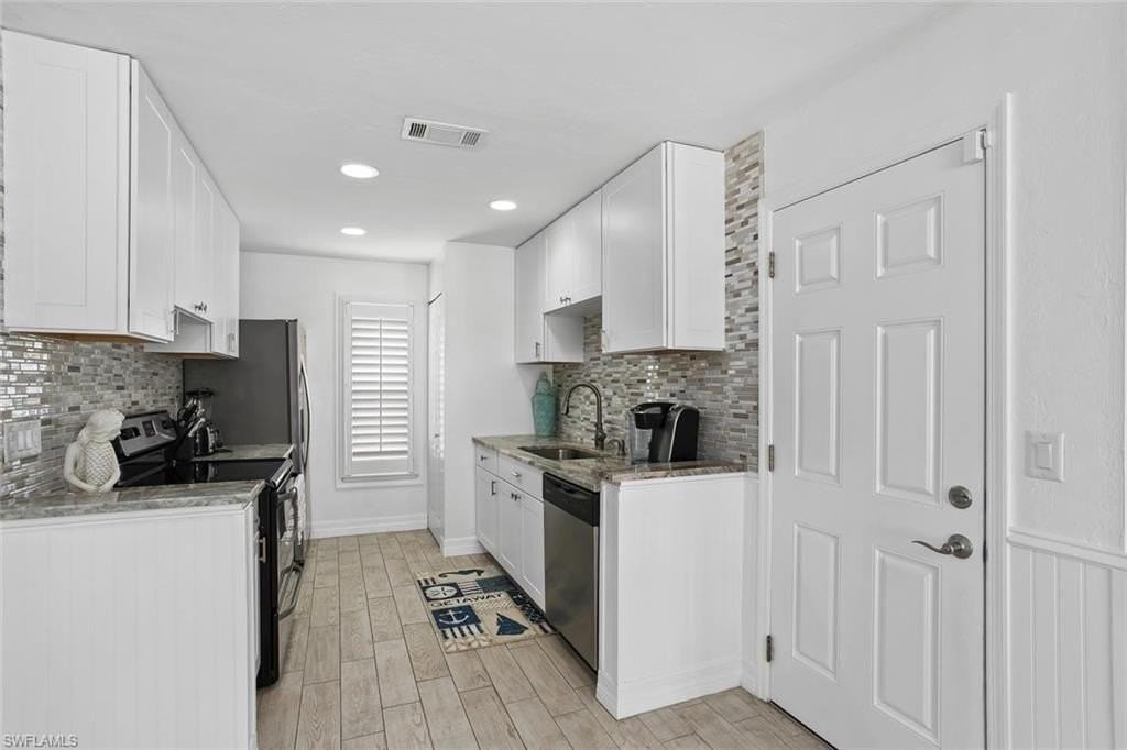 534 96th Ave N - Photo 3 of 20