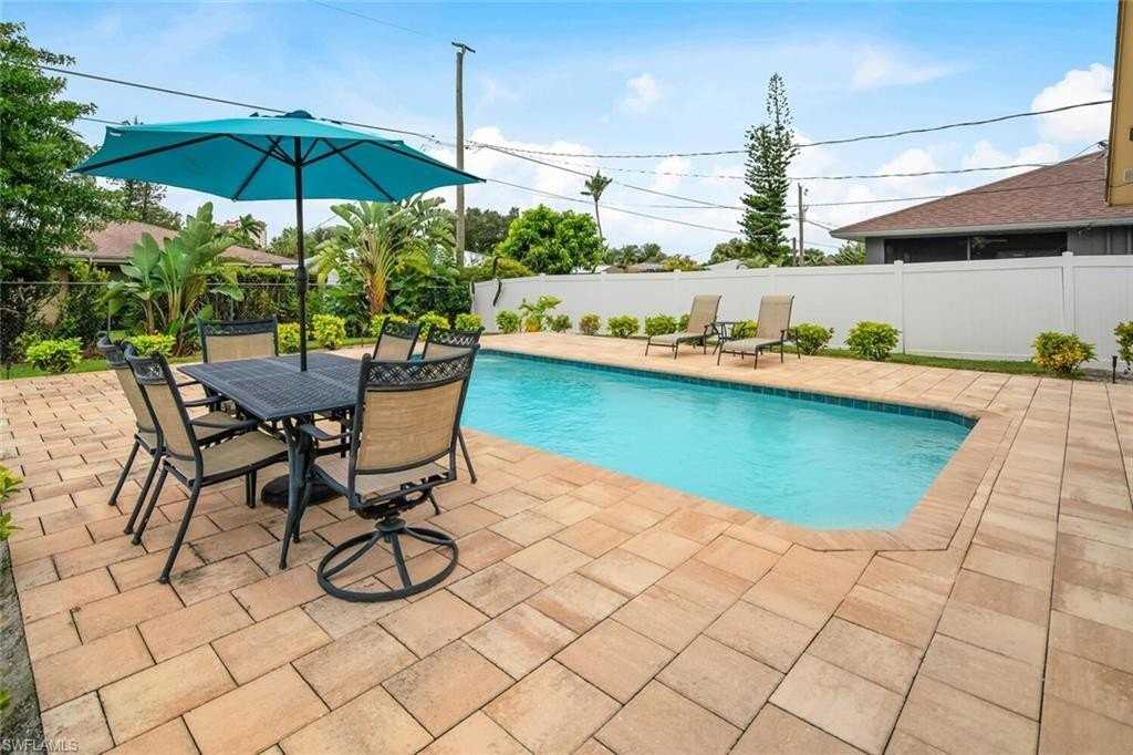 534 96th Ave N - Photo 4 of 20