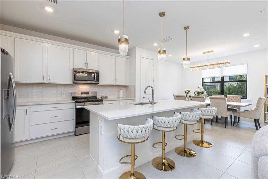 1854 Mesa Ln - Photo 4 of 25