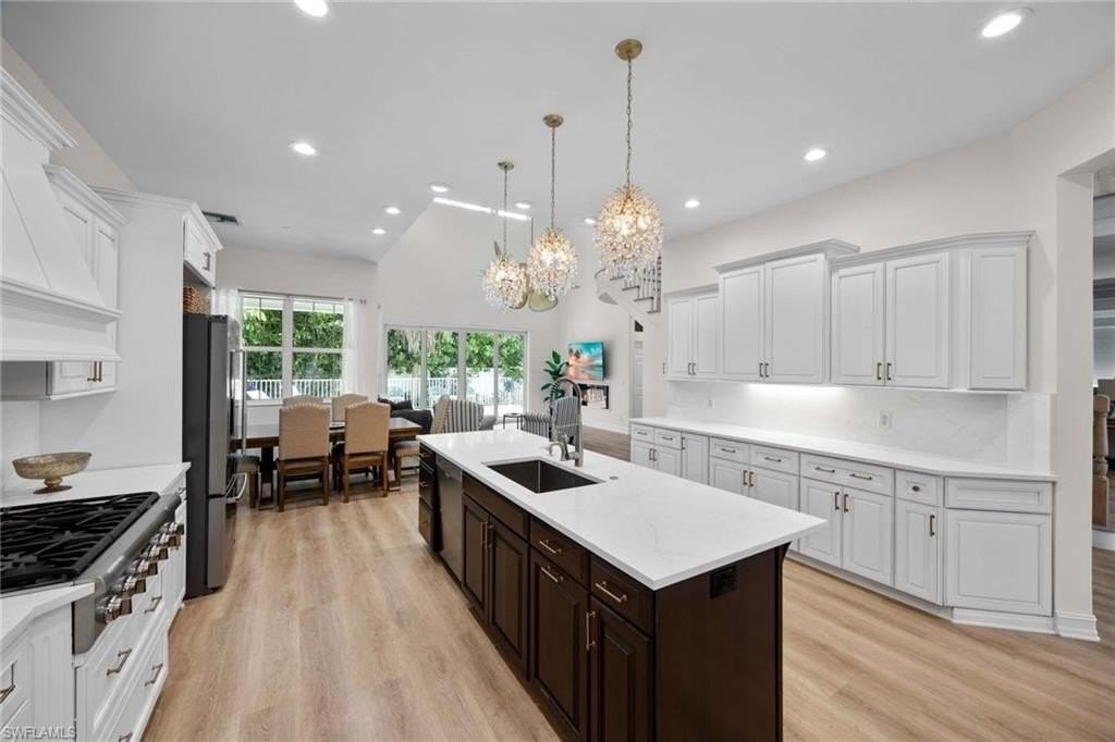 160 3rd St N - Photo 4 of 50