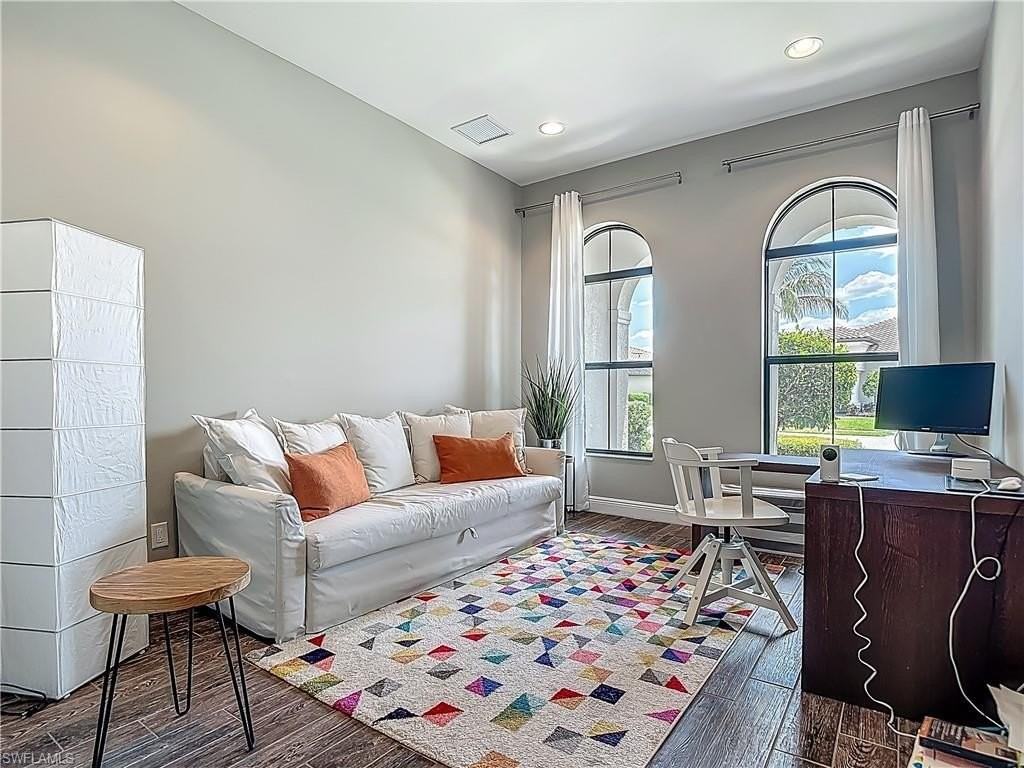 4524 Tamarind Way - Photo 3 of 50