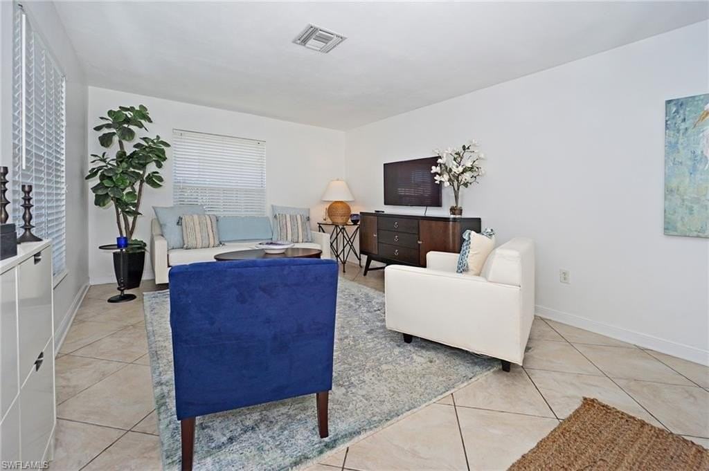 768 96th Ave N - Photo 4 of 34