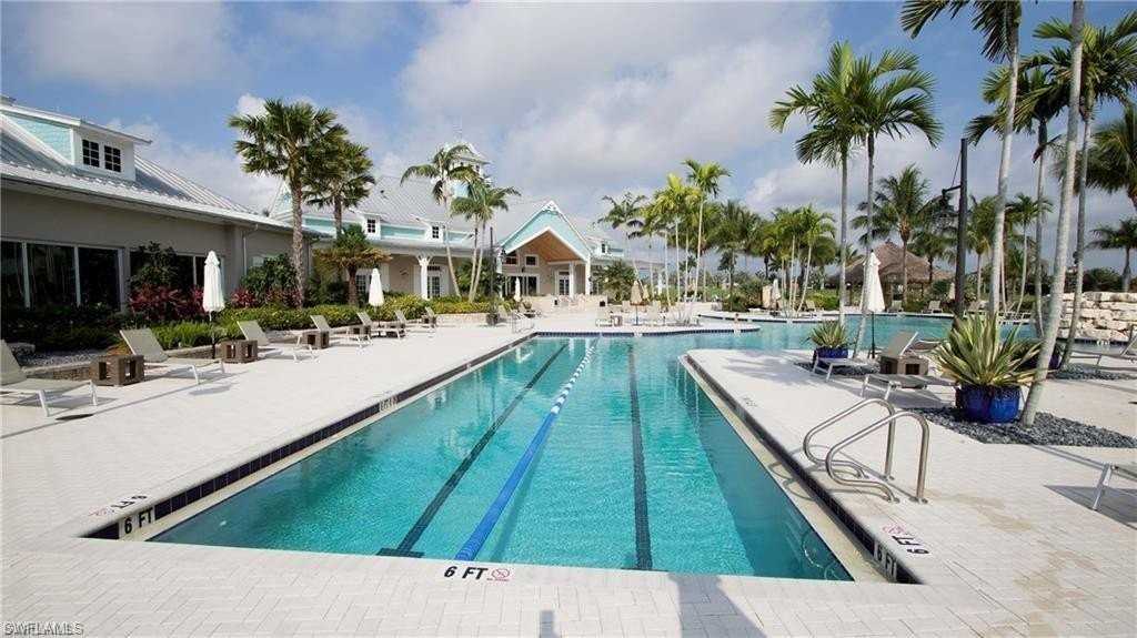 14827 Edgewater Cir - Photo 3 of 32