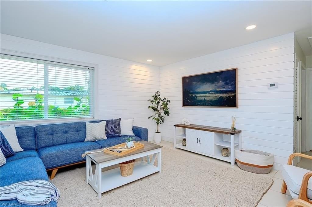 757 101st Ave N - Photo 6 of 33