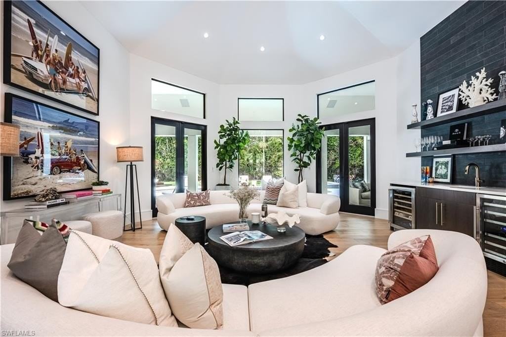 681 Katemore Ln - Photo 6 of 50