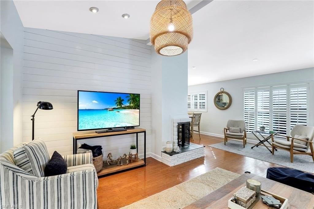 739 7th Ave N - Photo 6 of 30