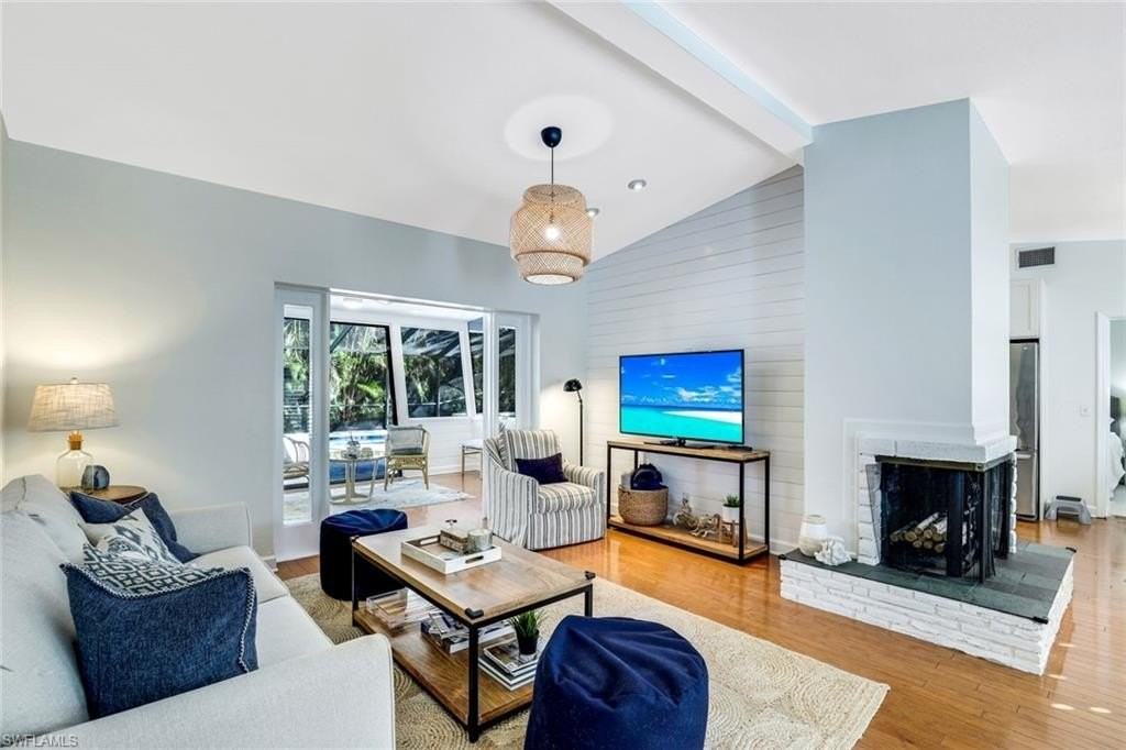 739 7th Ave N - Photo 7 of 30