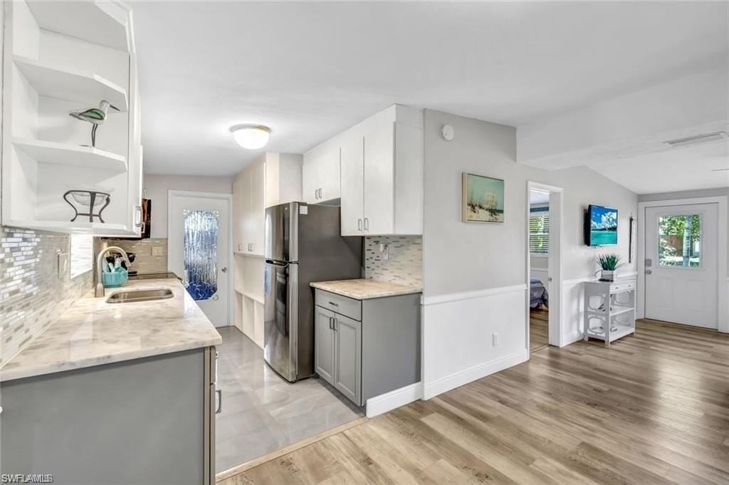 2047 Harbor Ln - Photo 7 of 29