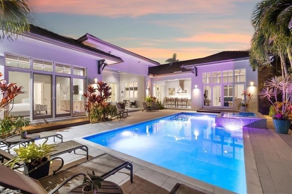 425 Harbour Dr - Photo 2 of 29