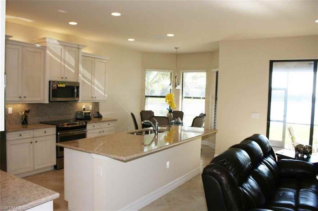 3296 Pacific Dr - Photo 3 of 32