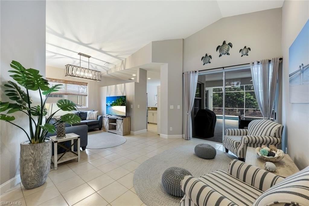 697 697 Crossfield Cir - Photo 4 of 20