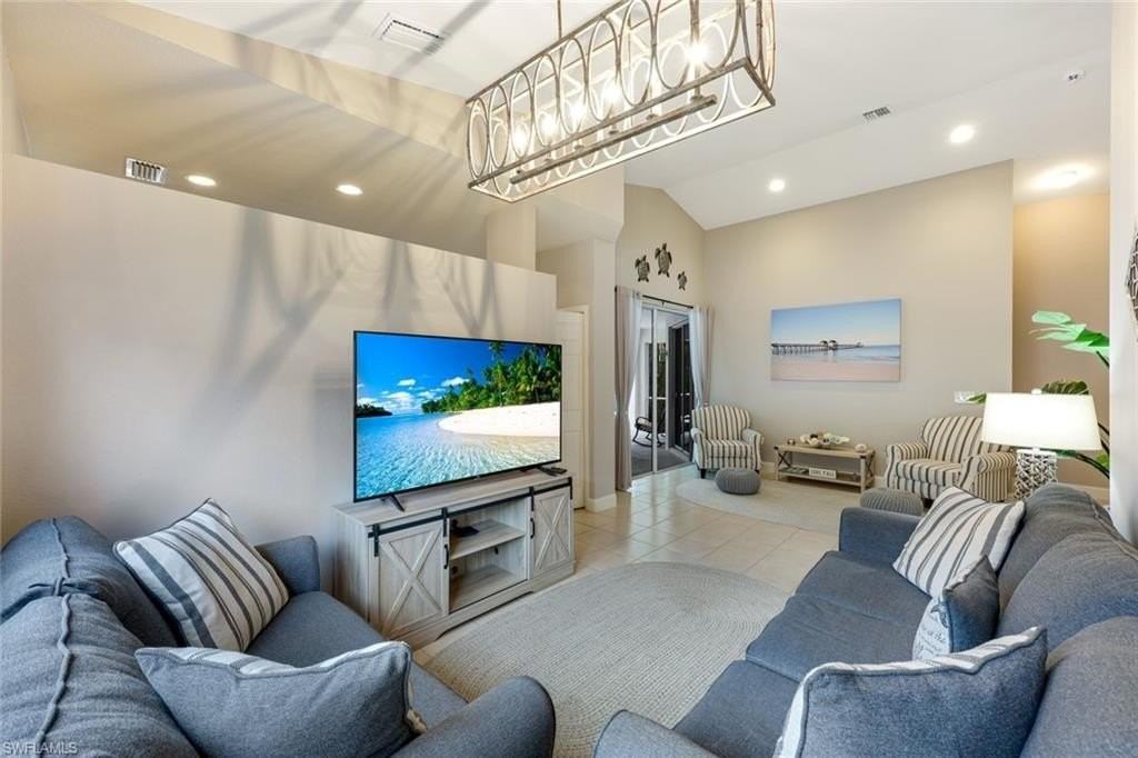 697 697 Crossfield Cir - Photo 5 of 20