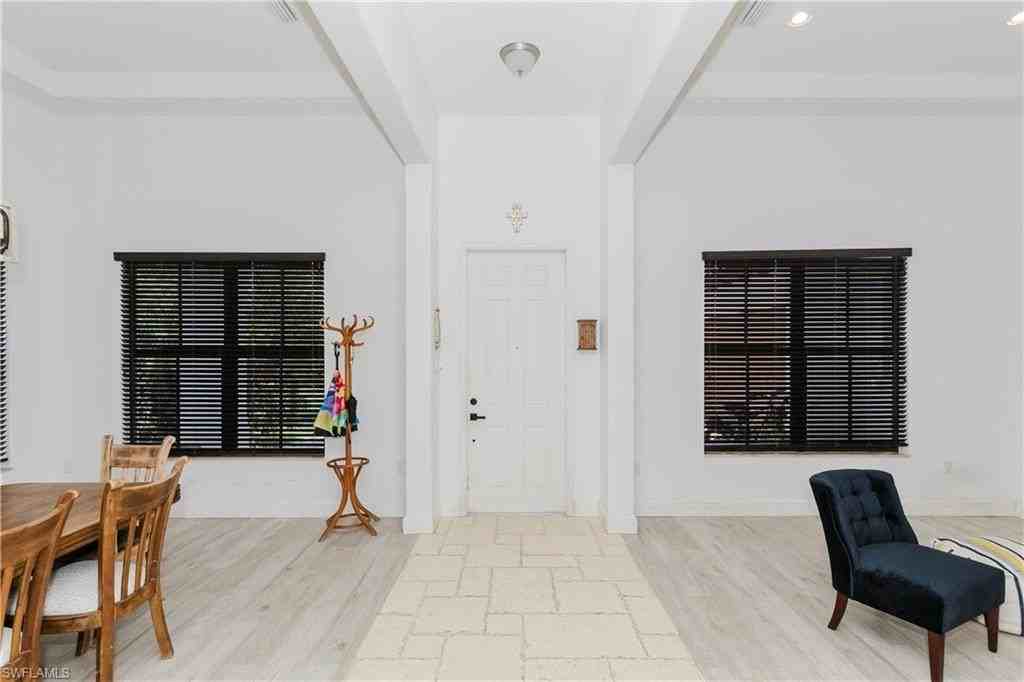 5169 Roma St - Photo 6 of 48