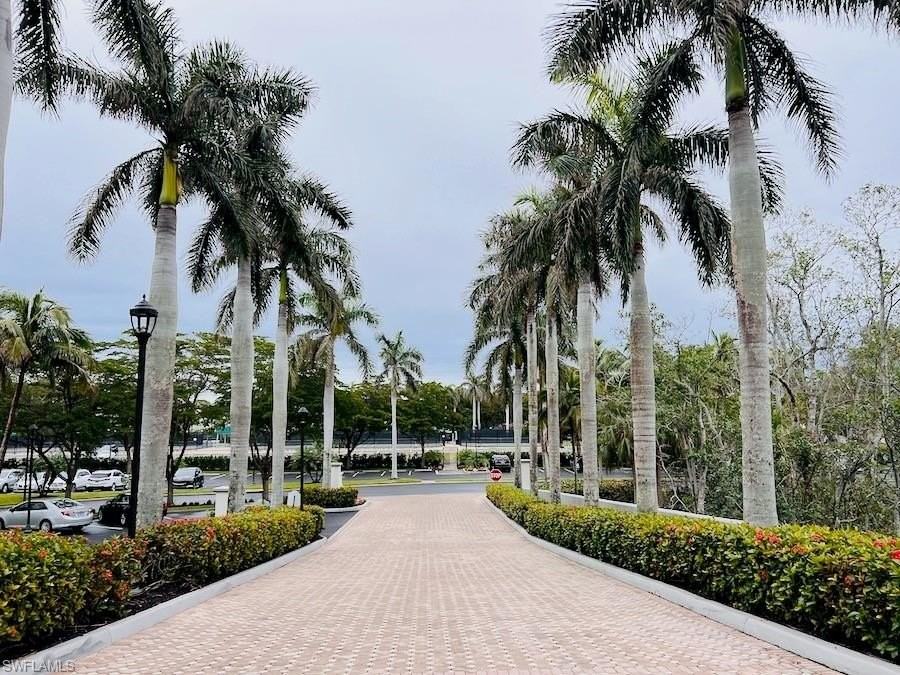 425 Cove Tower Dr Apt 902 #902 - Photo 2 of 26