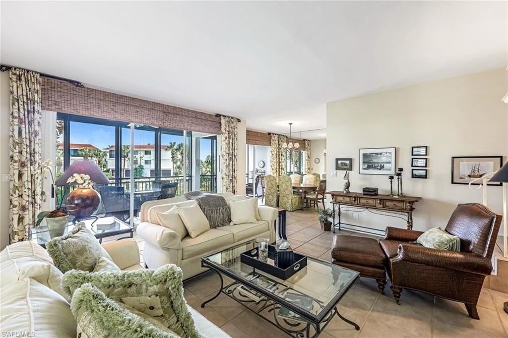 2216 Gulf Shore Blvd N Apt R3 #R3 - Photo 2 of 16