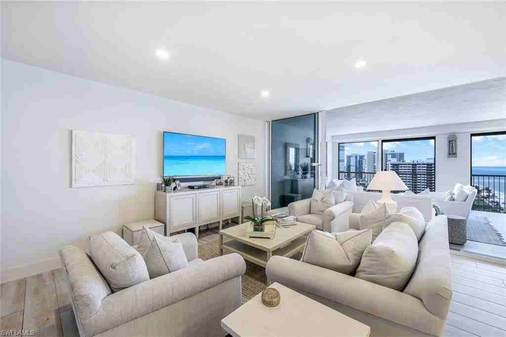 4051 Gulf Shore Blvd N - Photo 6 of 25