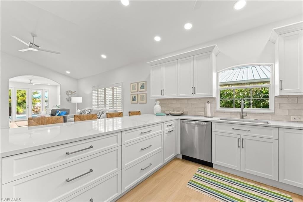 575 101st Ave N - Photo 5 of 28