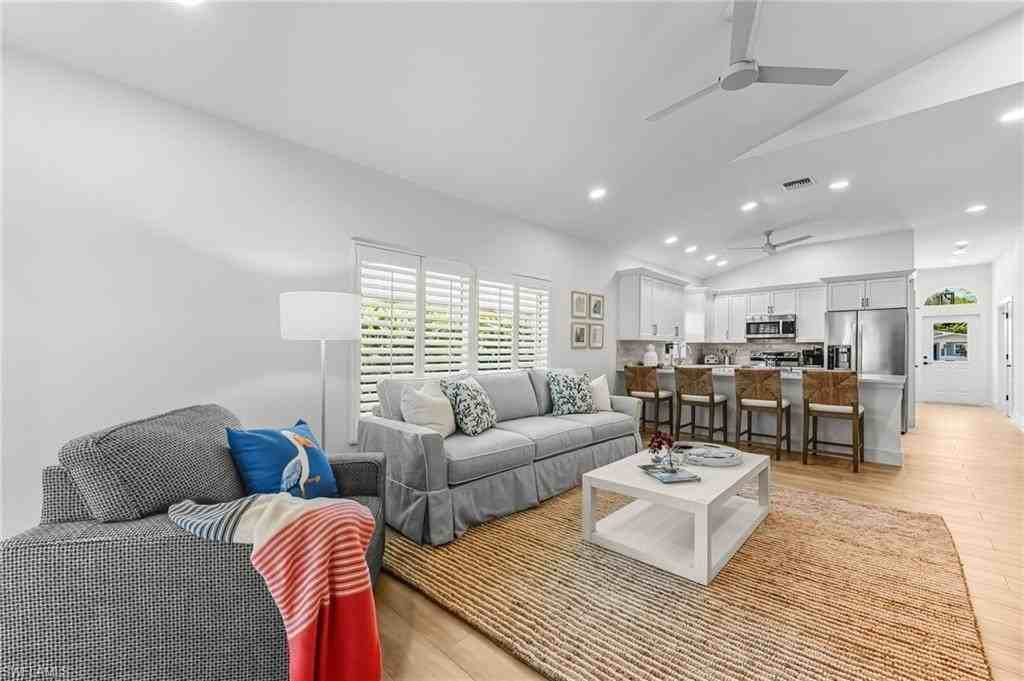 575 101st Ave N - Photo 7 of 28