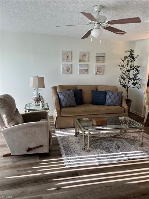 111 Palm Dr Apt 4 #4 - Photo 4 of 17