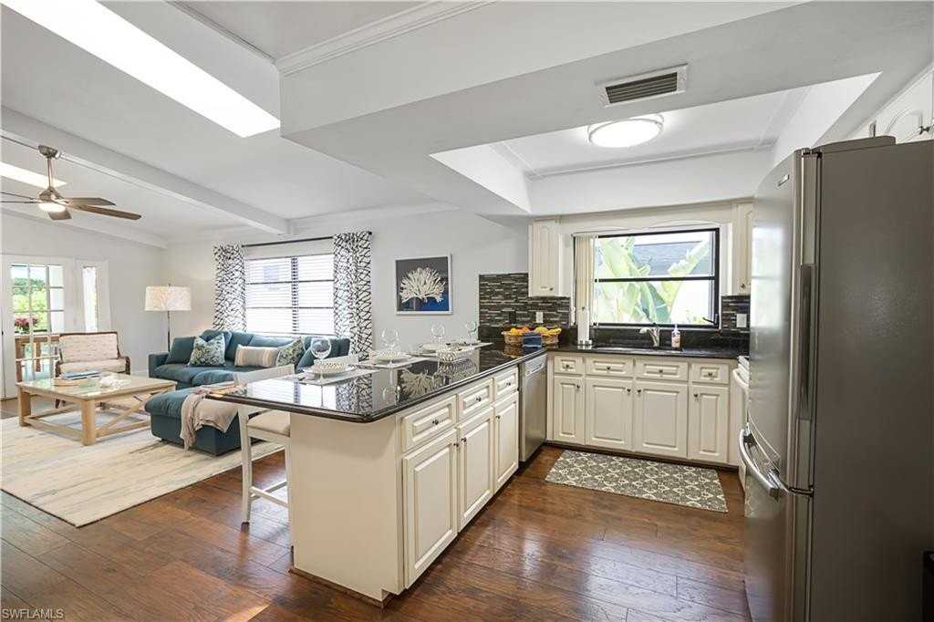 682 95th Ave N - Photo 6 of 30