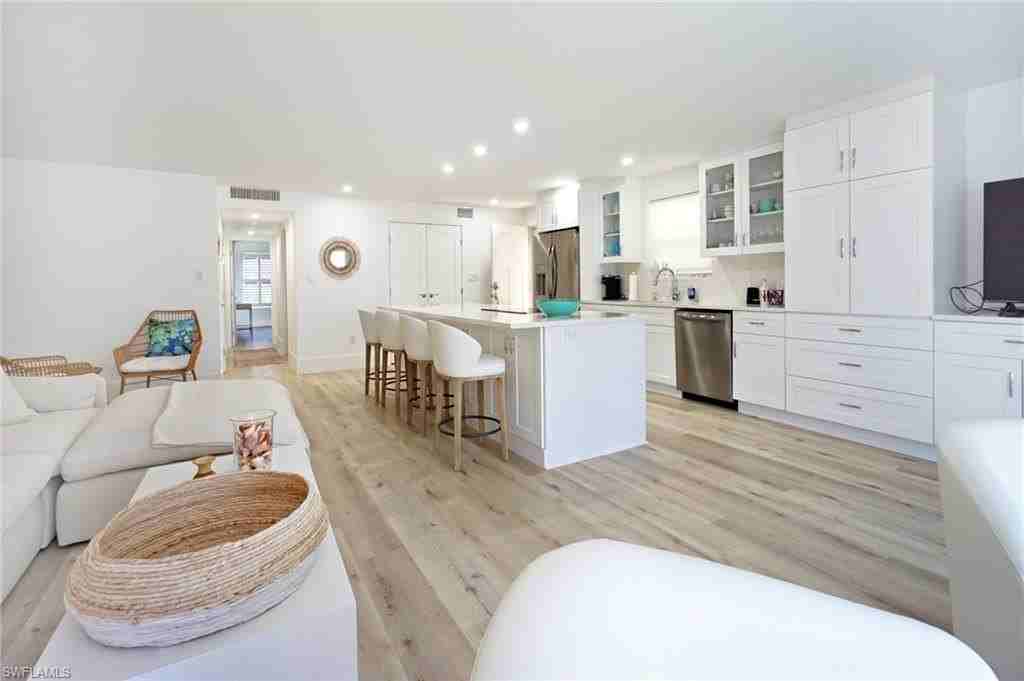 1910 Gulf Shore Blvd N Apt 102 #102 - Photo 2 of 18