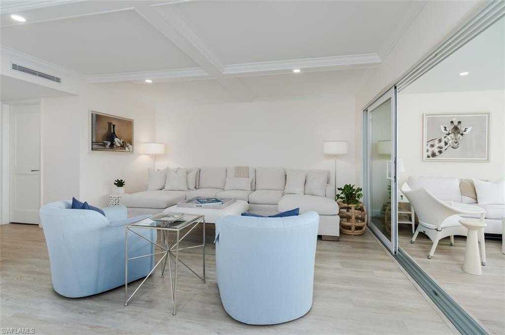 3450 Gulf Shore Blvd N Apt 210 #210 - Photo 4 of 35