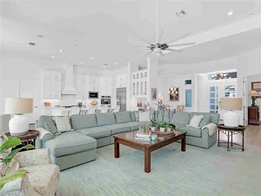 15432 Turin Dr - Photo 3 of 45