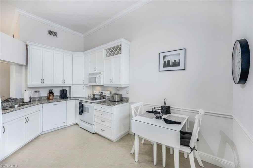 631 Beachwalk Cir Unit F204 #F204 - Photo 5 of 28