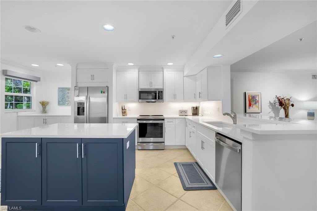 376 3rd St S Apt 102 #102 - Photo 7 of 17