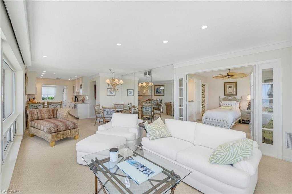 1851 Gulf Shore Blvd N Apt 15 #15 - Photo 4 of 17