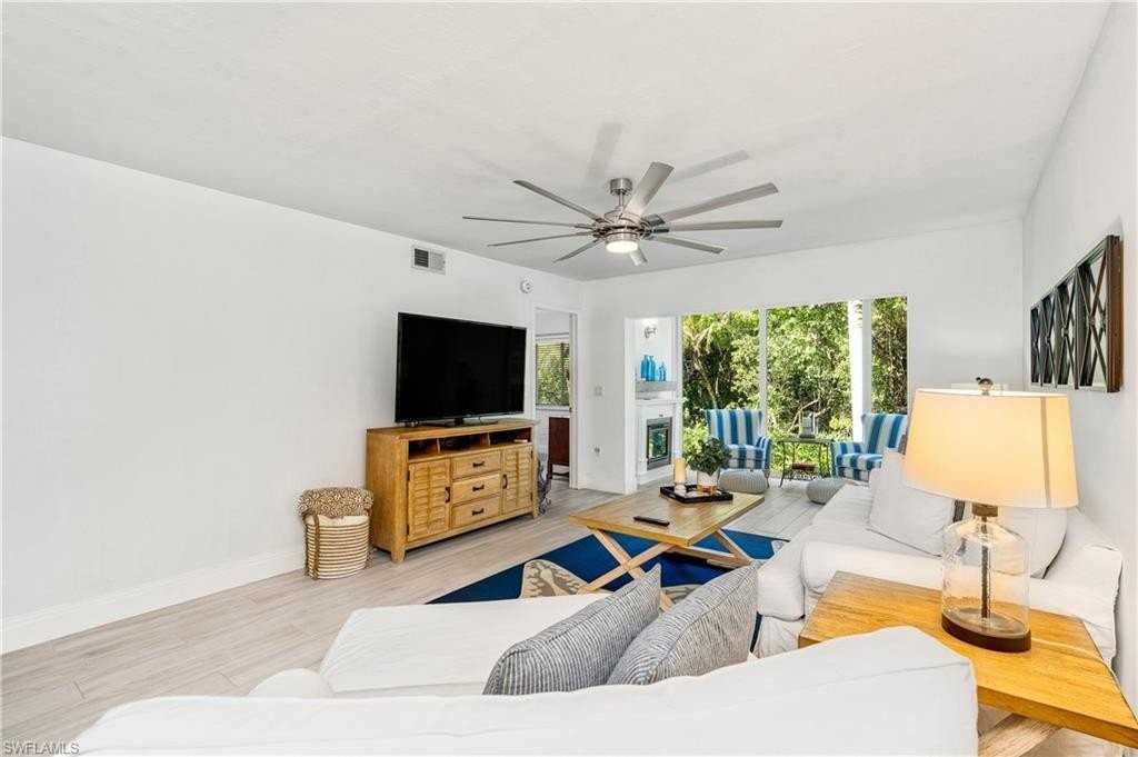 3001 Sandpiper Bay Cir Apt B105 #B105 - Photo 4 of 21