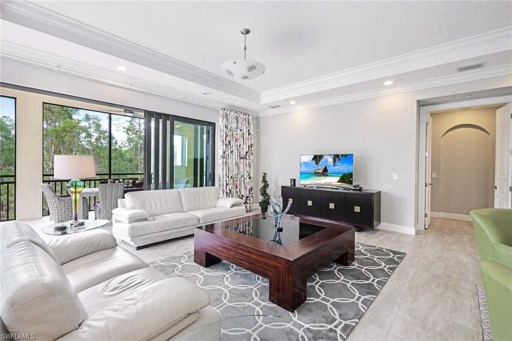 2751 Tiburon Blvd E Apt 201 #201 - Photo 4 of 31