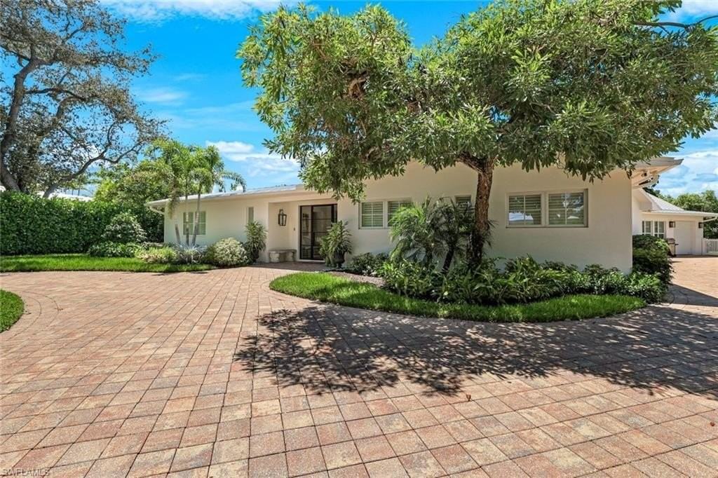 642 6th Ave N - Photo 3 of 25