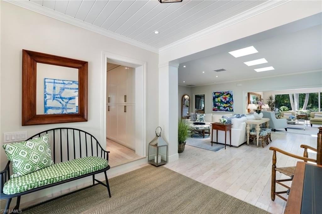 642 6th Ave N - Photo 4 of 25