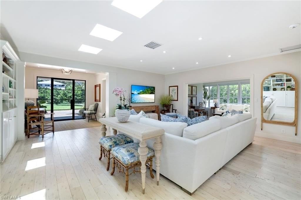 642 6th Ave N - Photo 6 of 25